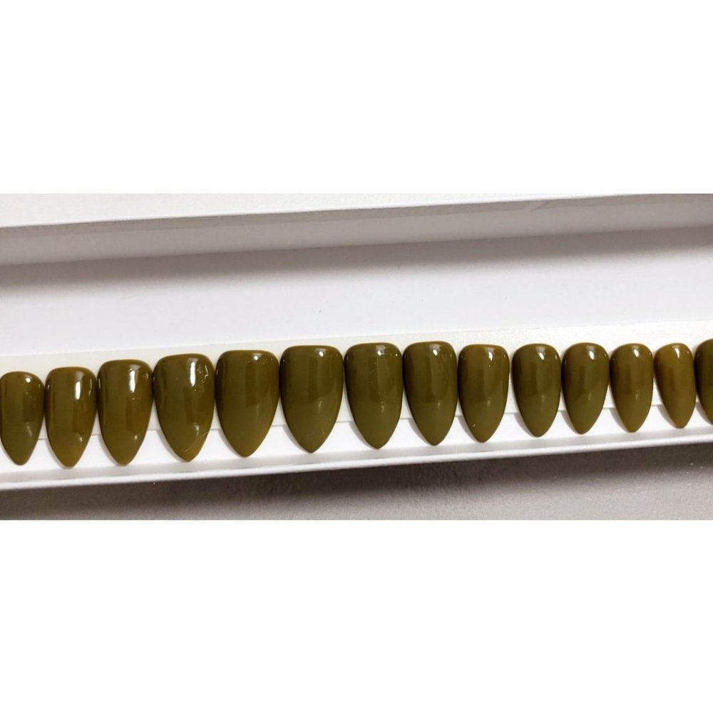Short Stiletto Fall Green Set of 22 Nails